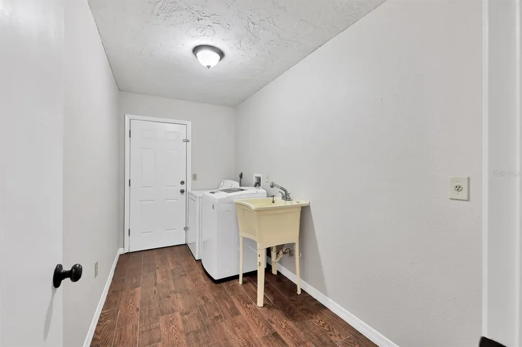 7365 S Leewynn Drive Sarasota FL 34240