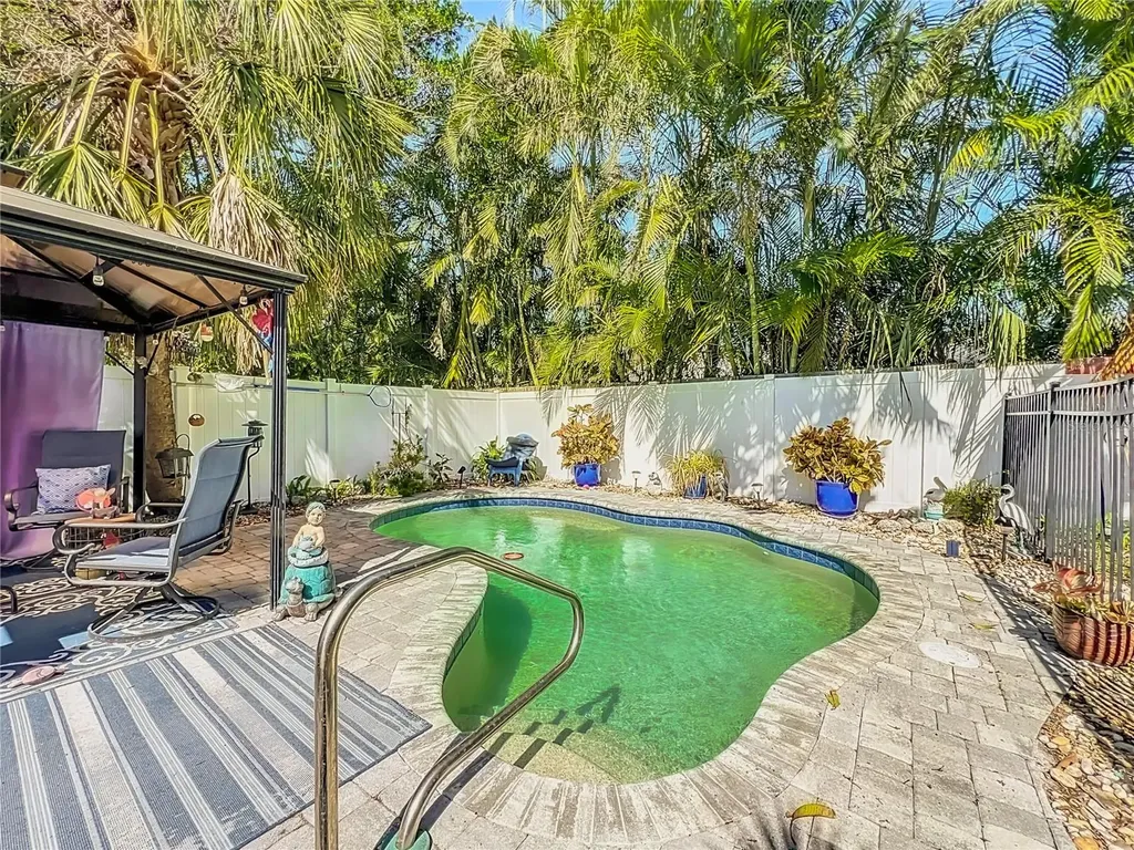 1687 Arlington Street Sarasota FL 34239