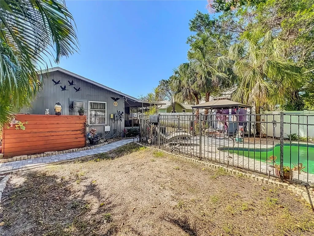 1687 Arlington Street Sarasota FL 34239