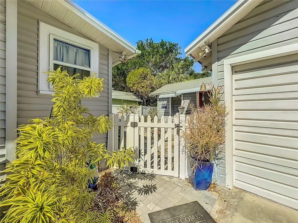 1687 Arlington Street Sarasota FL 34239