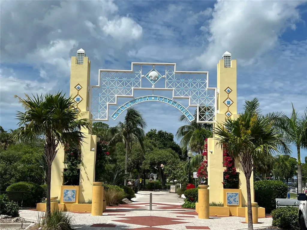 1687 Arlington Street Sarasota FL 34239