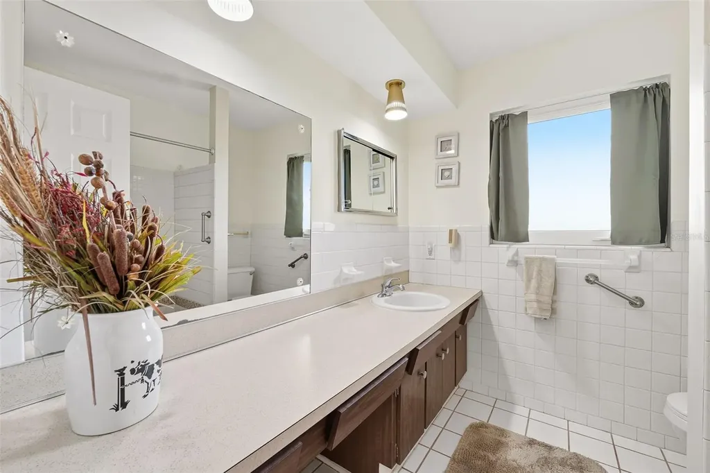 1701 Pinellas Point Drive S St Petersburg FL 33712