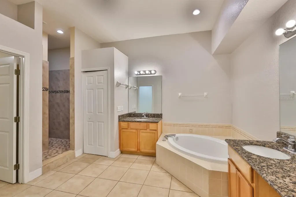 517 Villa Treviso Court Apollo Beach FL 33572
