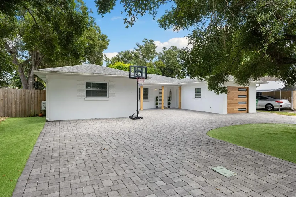 2404 S Hale Avenue Tampa FL 33629