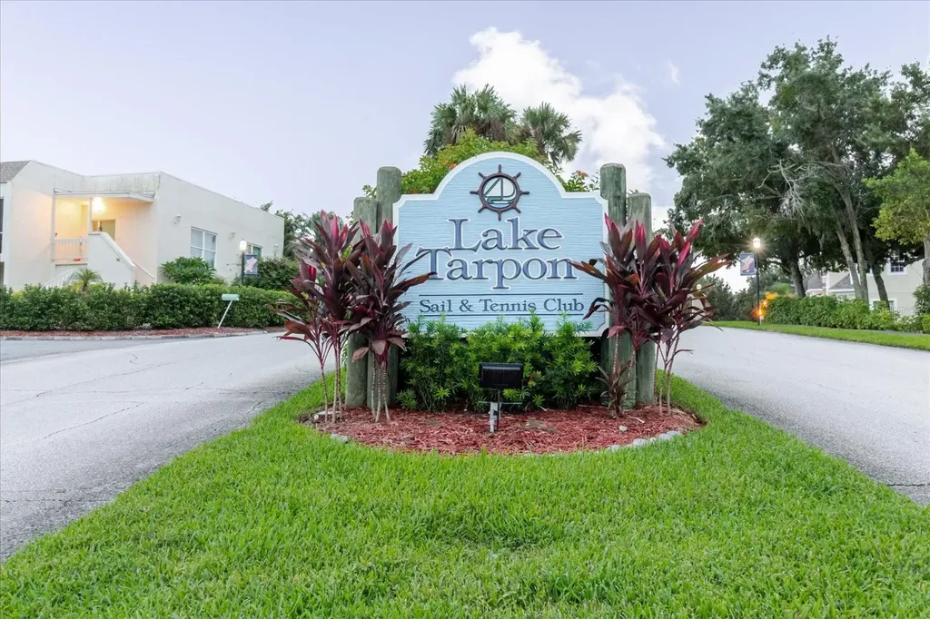90 S Highland Avenue Tarpon Springs FL 34689