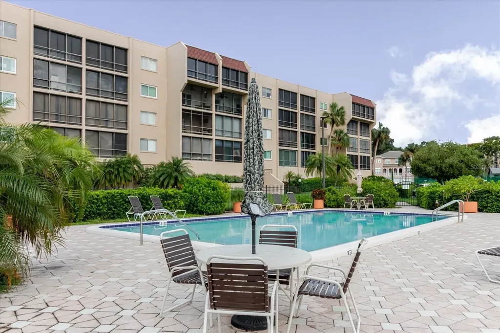 90 S Highland Avenue Tarpon Springs FL 34689