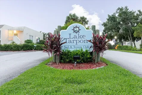 90 S Highland Avenue Tarpon Springs FL 34689