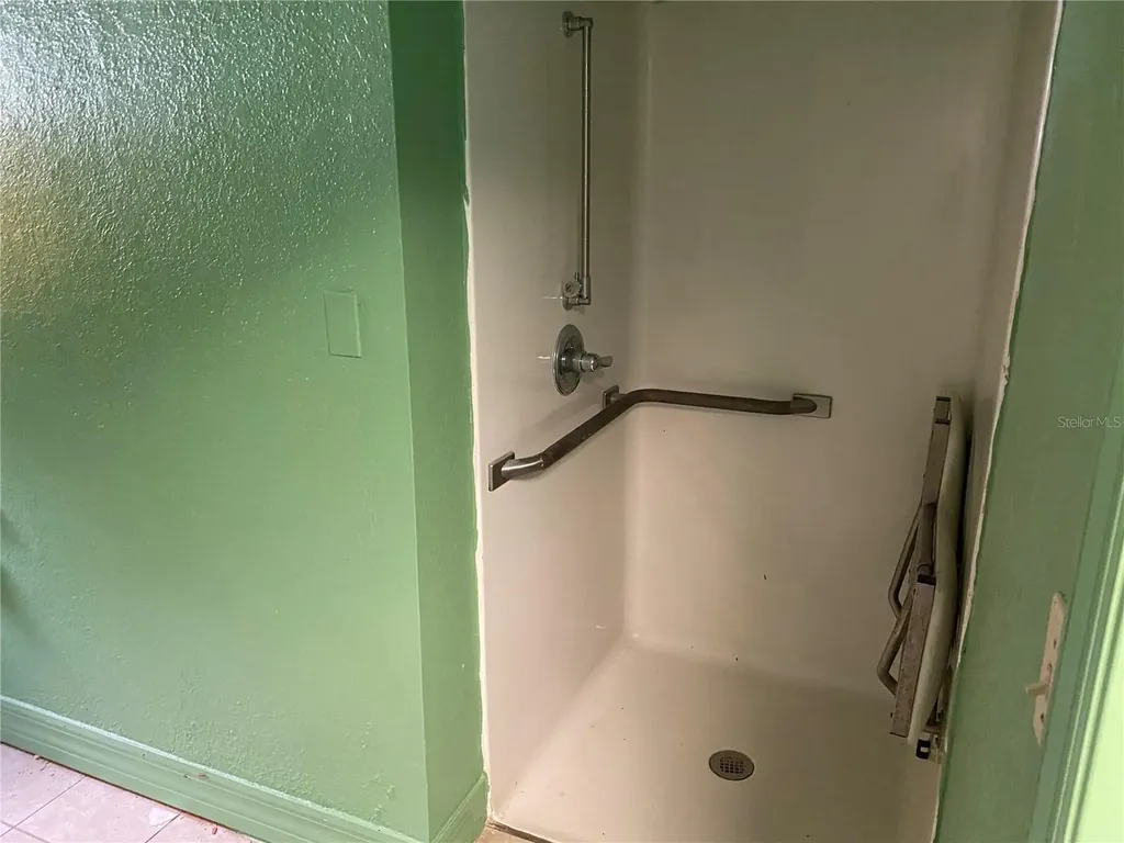 207 N Scenic Highway Frostproof FL 33843