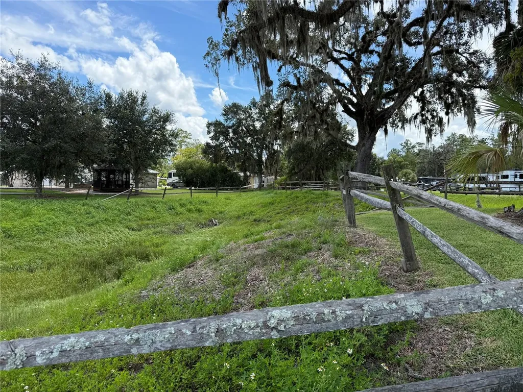 10264 NE 28th Loop Silver Springs FL 34488