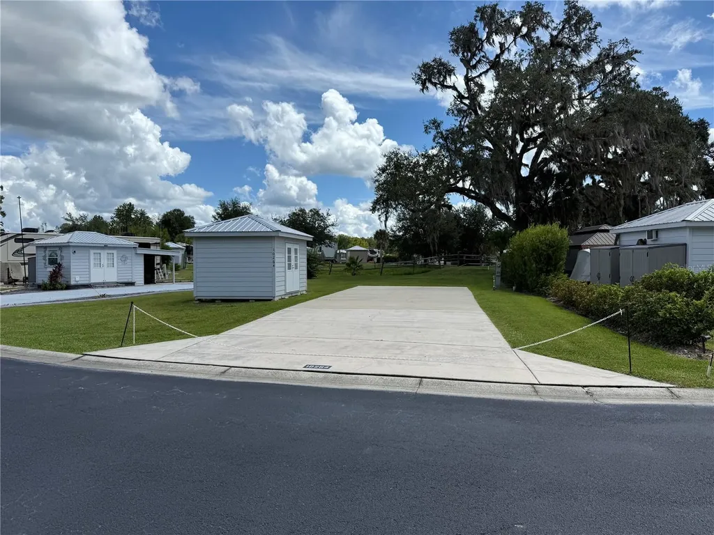 10264 NE 28th Loop Silver Springs FL 34488