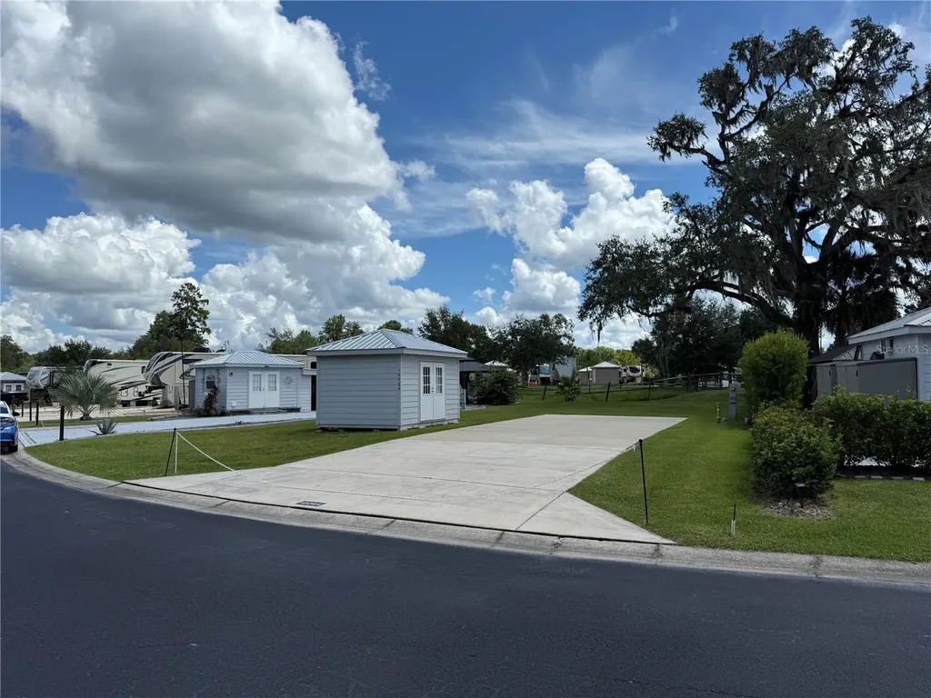 10264 NE 28th Loop Silver Springs FL 34488