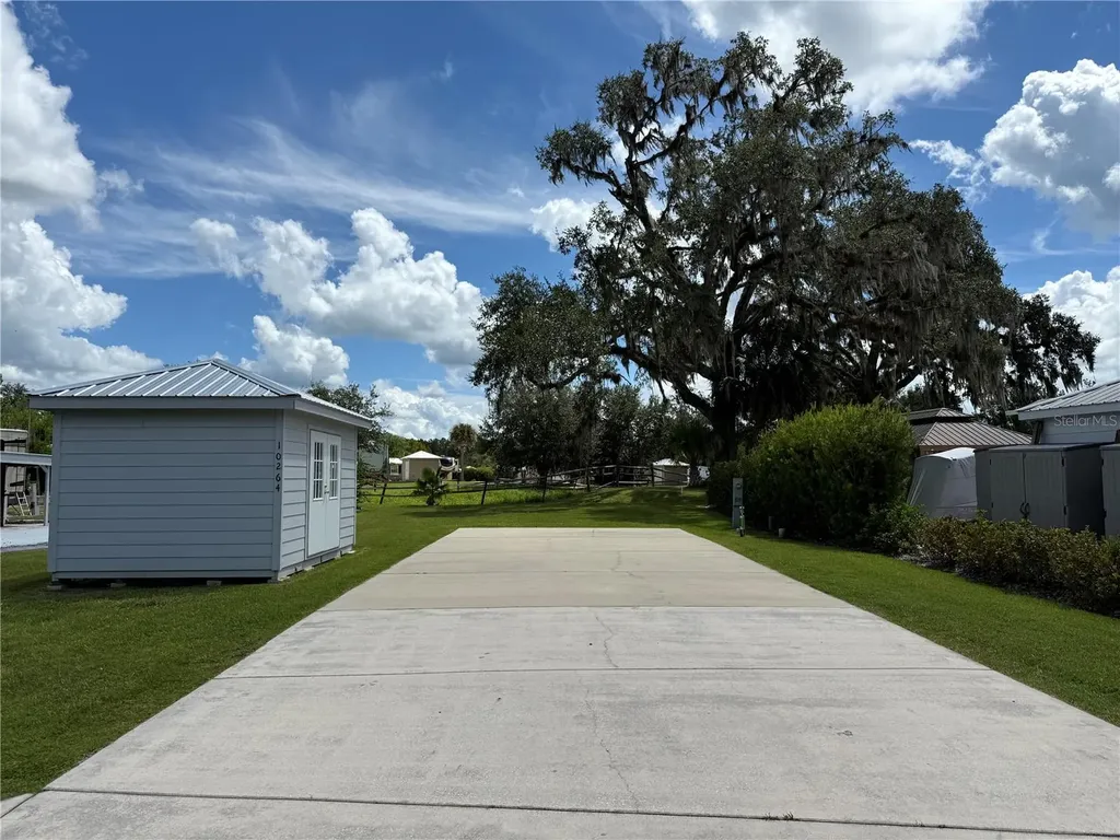 10264 NE 28th Loop Silver Springs FL 34488