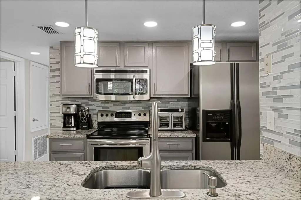 5004 Laguna Bay Circle Kissimmee FL 34746