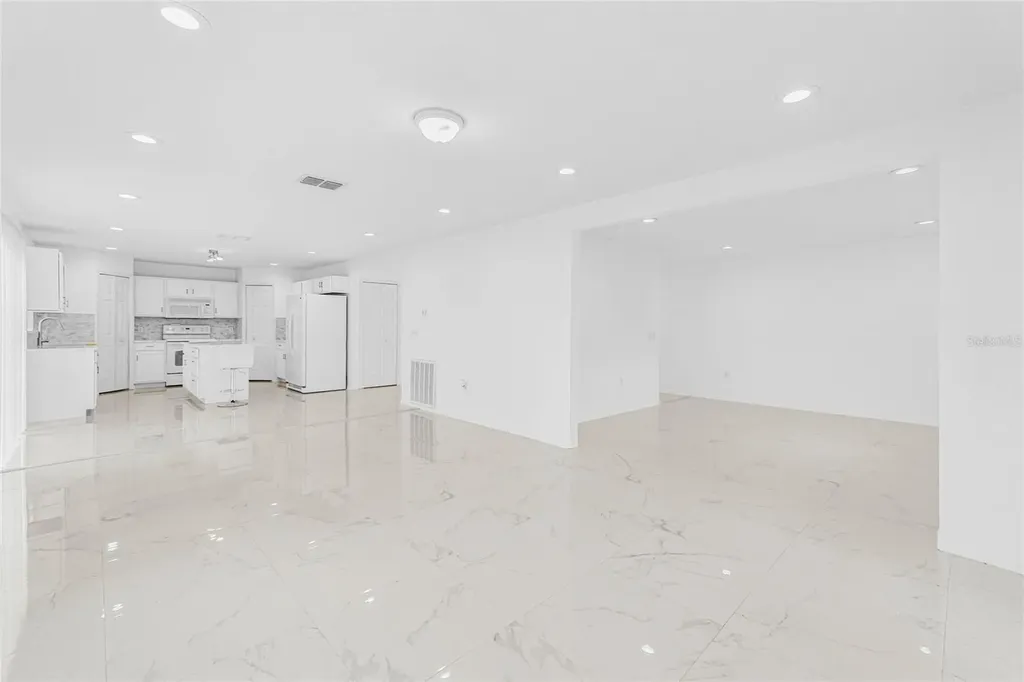 1961 Thorngate Lane Mascotte FL 34753