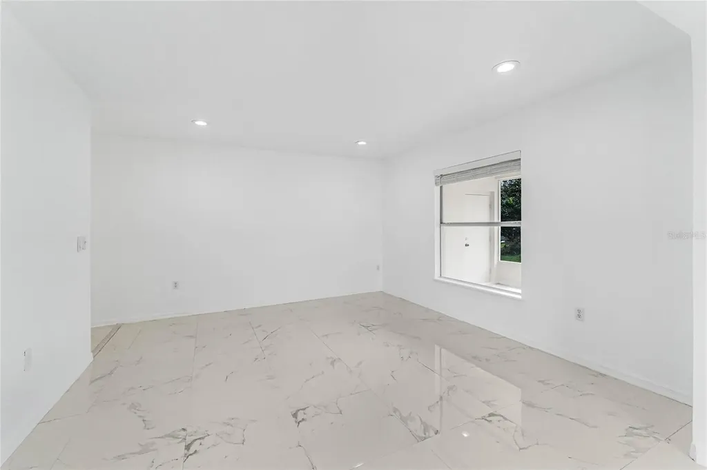 1961 Thorngate Lane Mascotte FL 34753