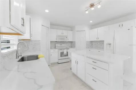 1961 Thorngate Lane Mascotte FL 34753