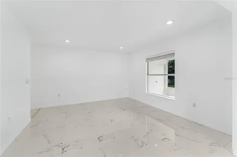 1961 Thorngate Lane Mascotte FL 34753