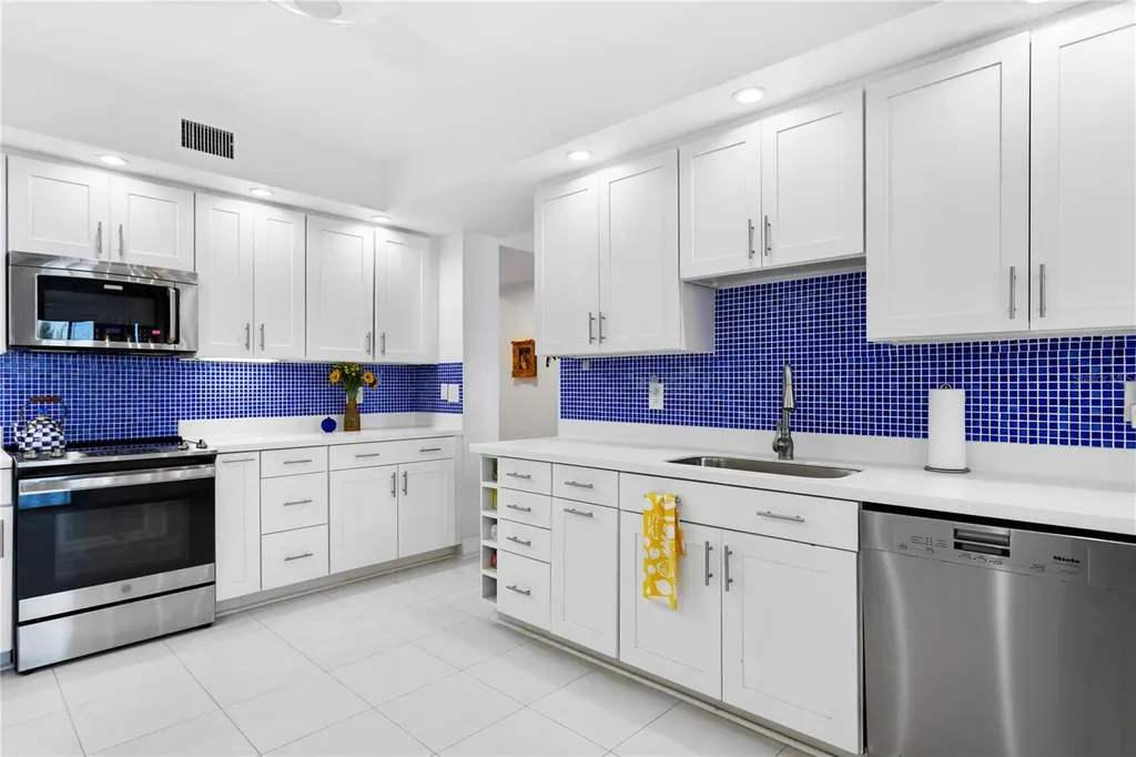 4993 Bacopa Lane S St Petersburg FL 33715