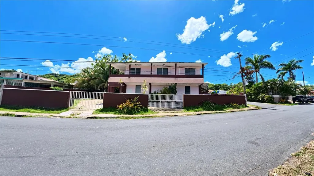 696 Calle Principal Dorado PR 00646