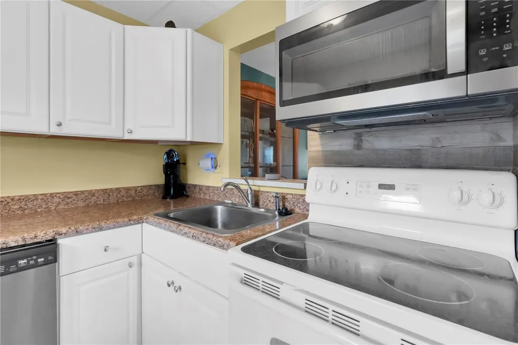 11485 Oakhurst Road Largo FL 33774