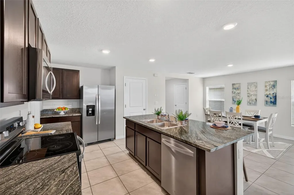 3819 Mannered Gold Avenue Bradenton FL 34208