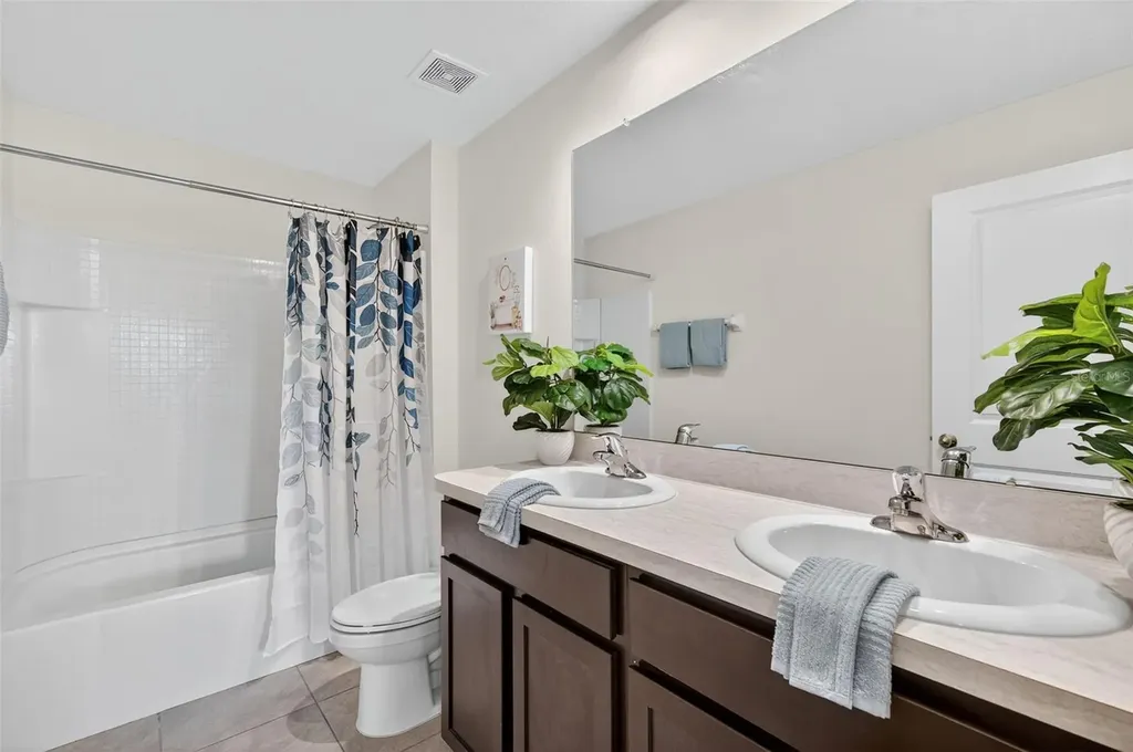 3819 Mannered Gold Avenue Bradenton FL 34208