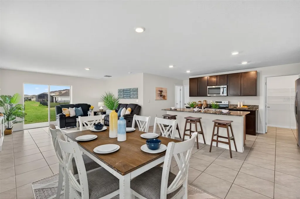3819 Mannered Gold Avenue Bradenton FL 34208