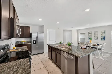 3819 Mannered Gold Avenue Bradenton FL 34208