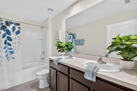 3819 Mannered Gold Avenue Bradenton FL 34208