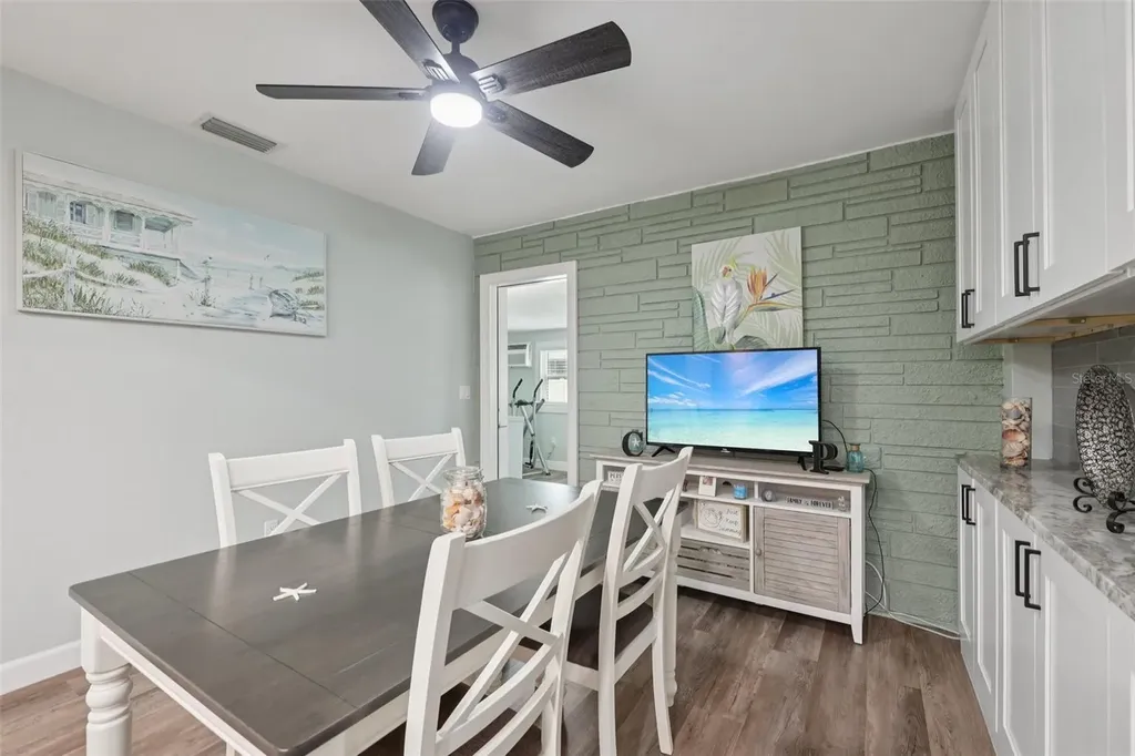 1004 Peninsula Avenue Tarpon Springs FL 34689