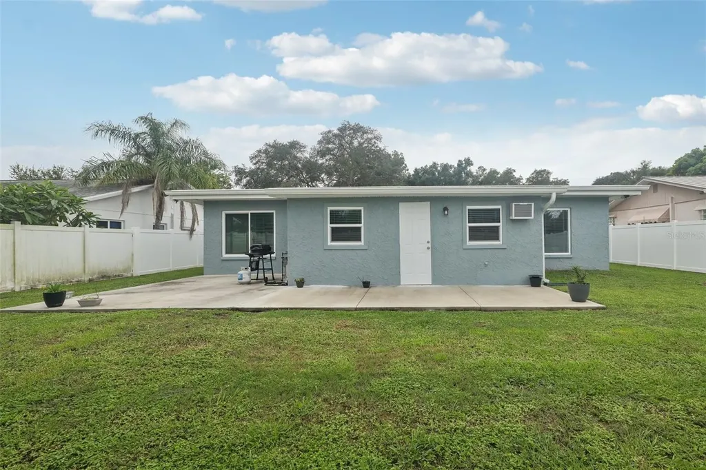 1004 Peninsula Avenue Tarpon Springs FL 34689