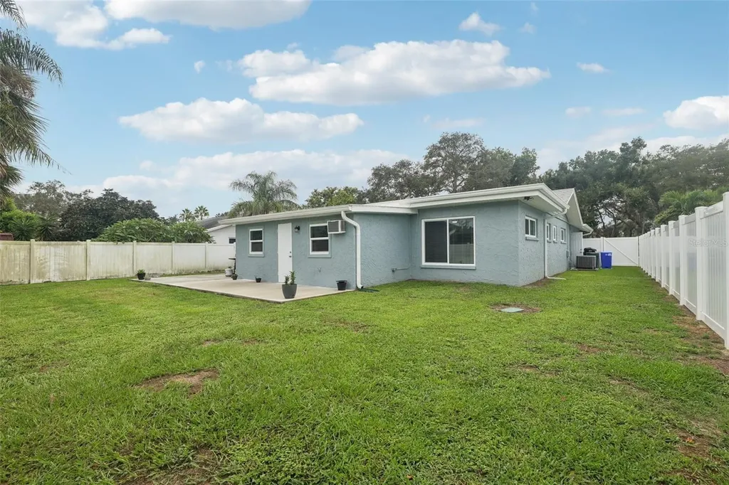 1004 Peninsula Avenue Tarpon Springs FL 34689