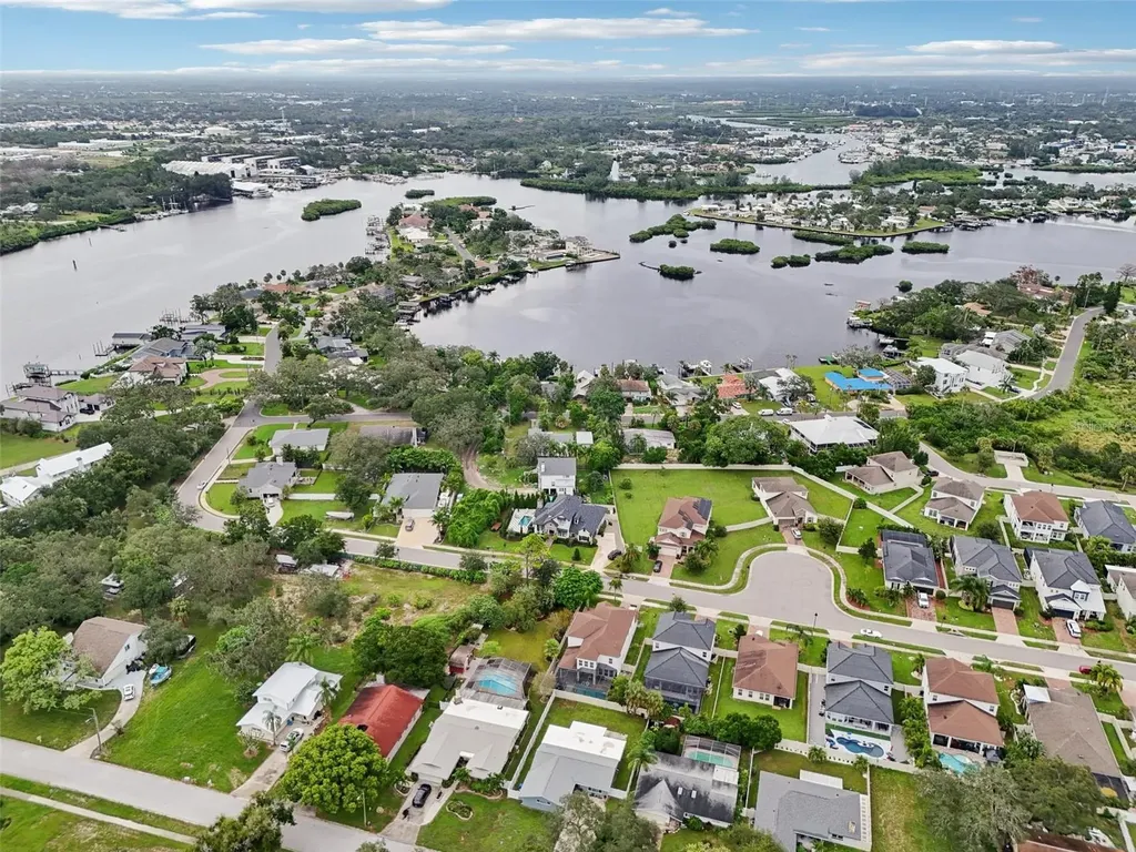 1004 Peninsula Avenue Tarpon Springs FL 34689