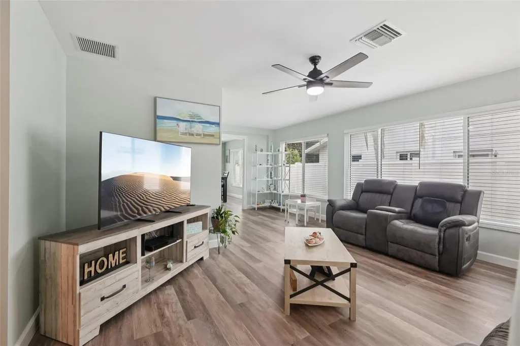 1004 Peninsula Avenue Tarpon Springs FL 34689
