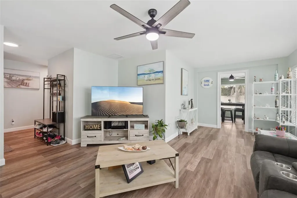 1004 Peninsula Avenue Tarpon Springs FL 34689