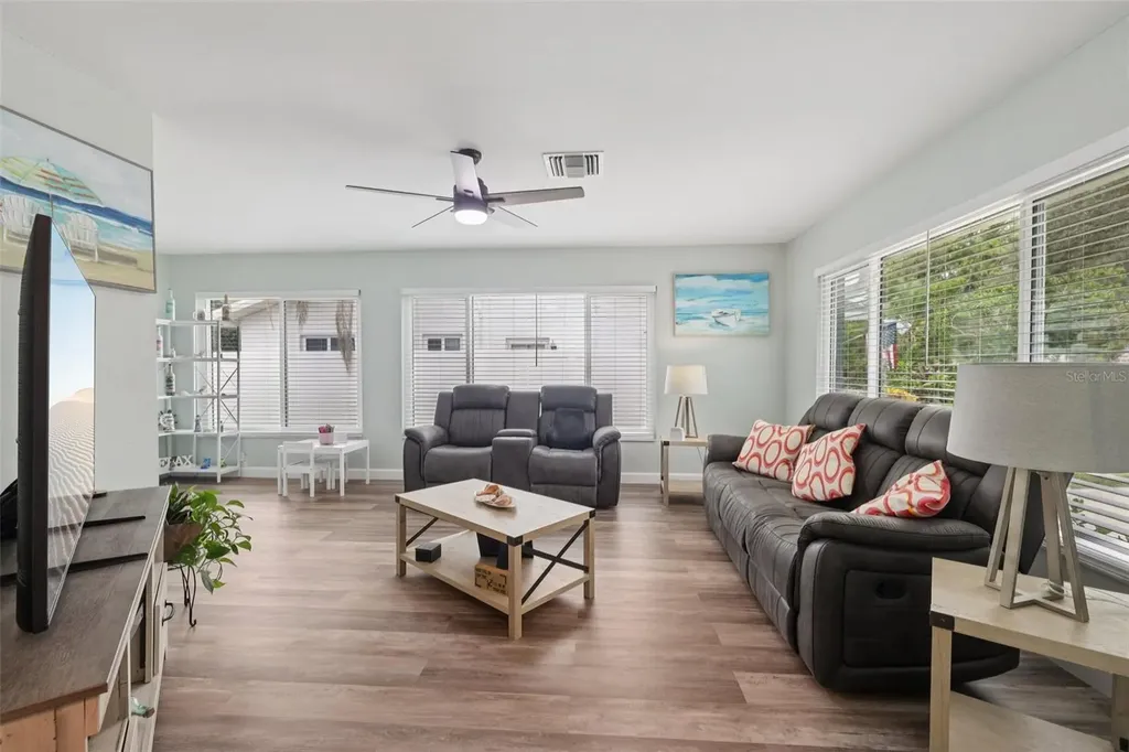 1004 Peninsula Avenue Tarpon Springs FL 34689