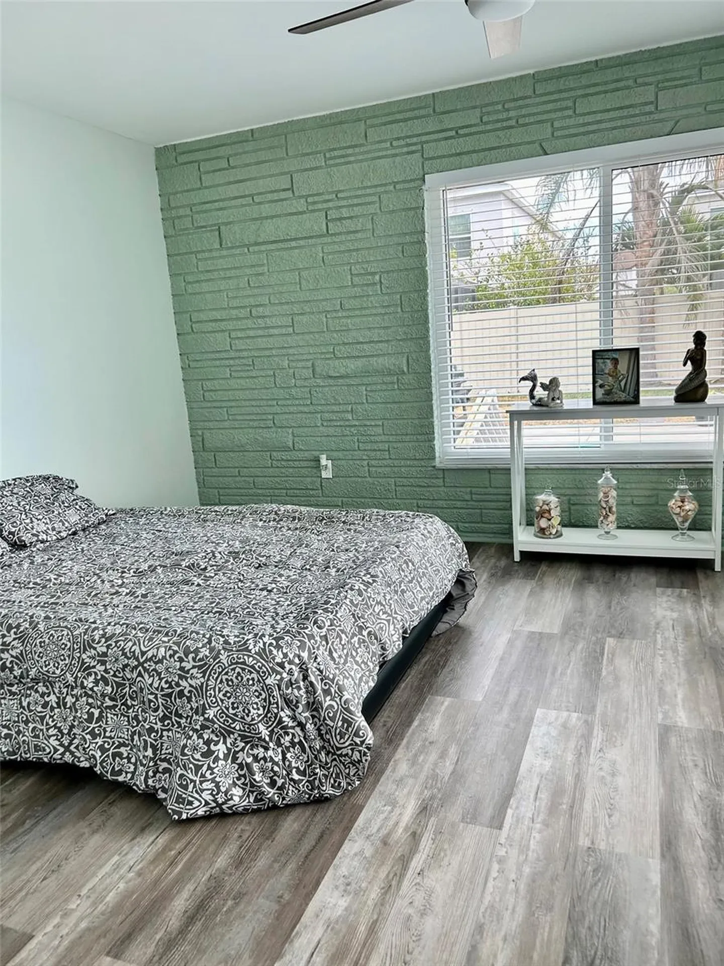 1004 Peninsula Avenue Tarpon Springs FL 34689