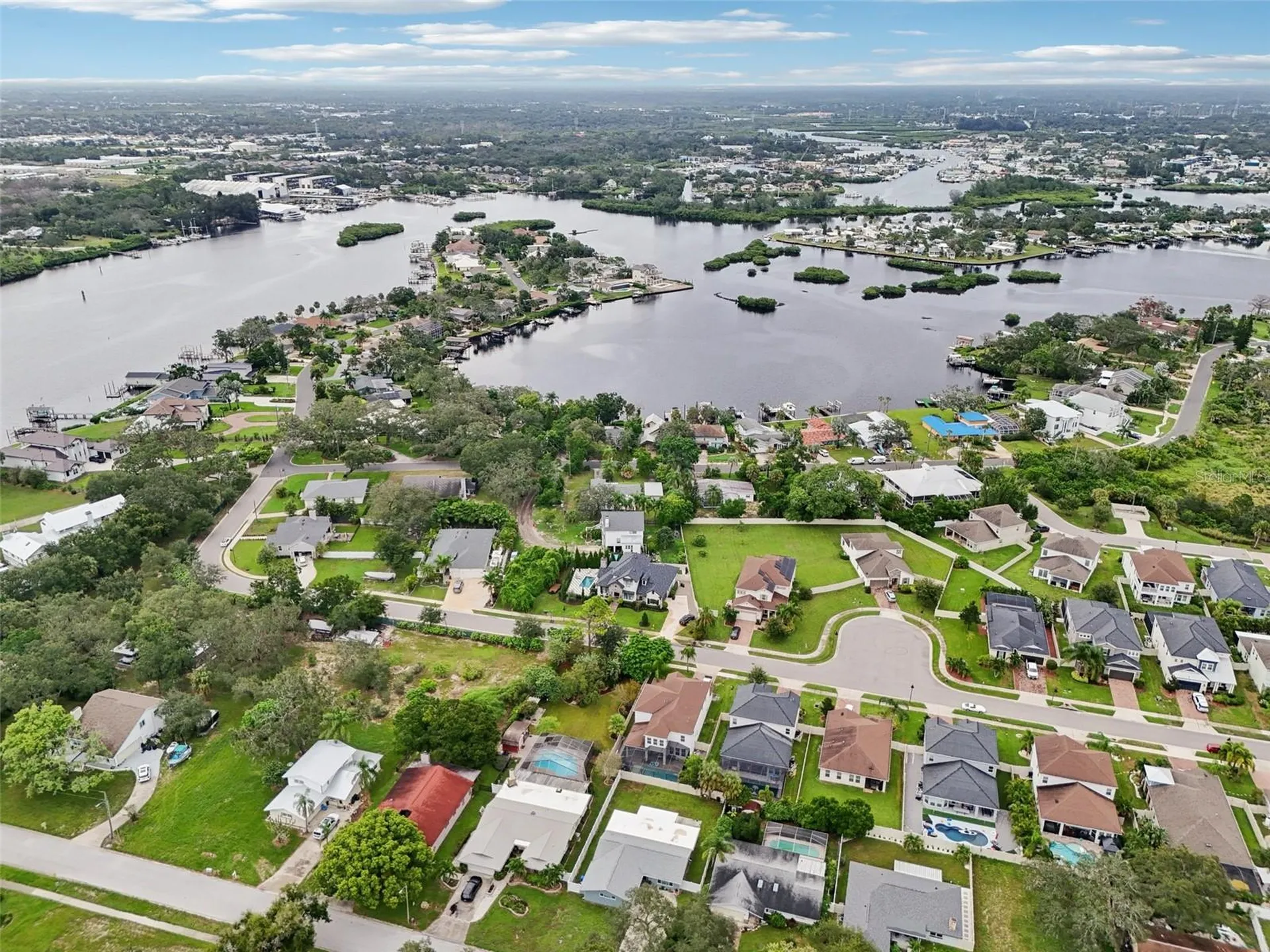 1004 Peninsula Avenue Tarpon Springs FL 34689