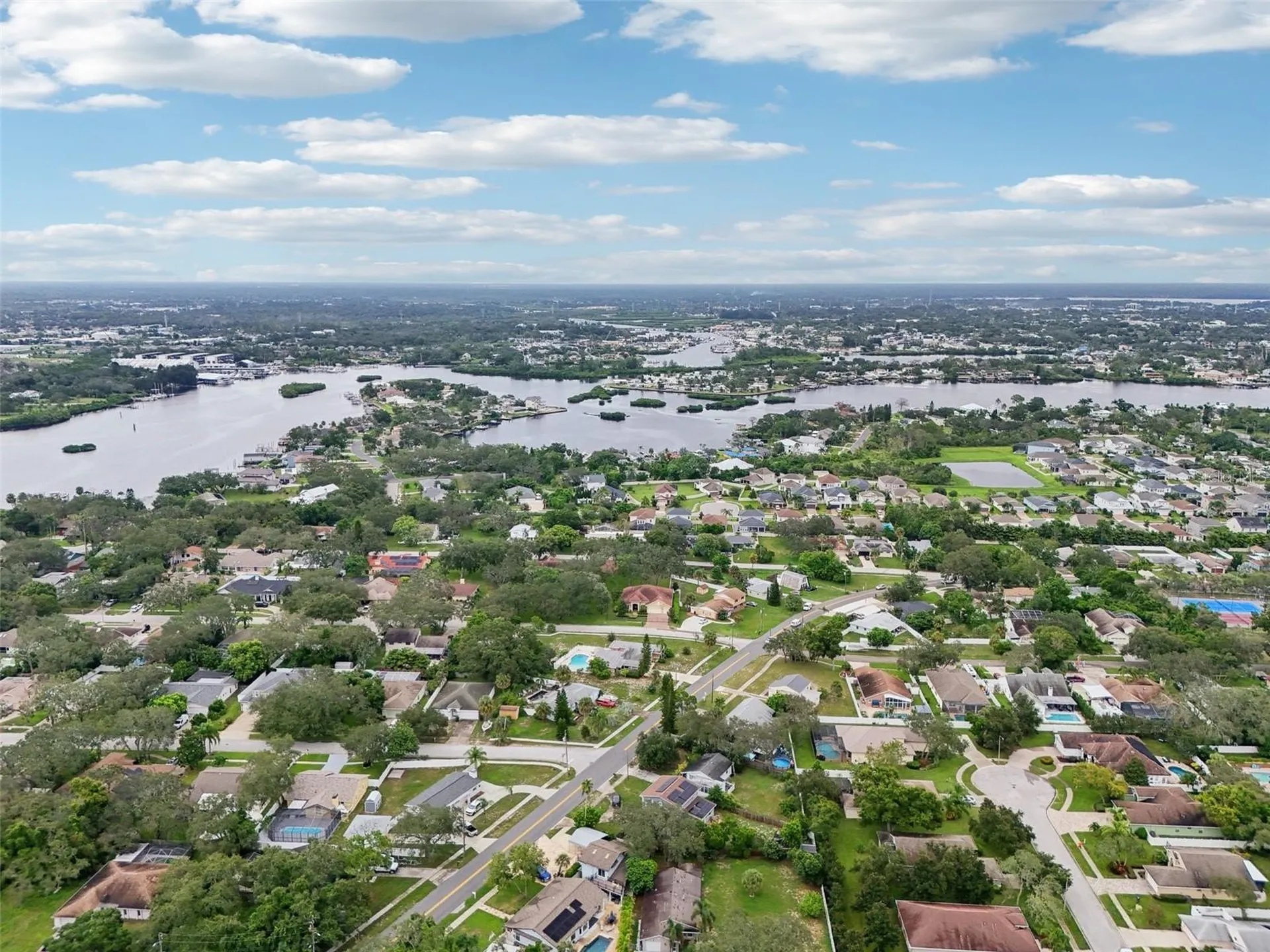 1004 Peninsula Avenue Tarpon Springs FL 34689