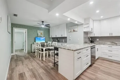 1004 Peninsula Avenue Tarpon Springs FL 34689