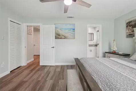 1004 Peninsula Avenue Tarpon Springs FL 34689