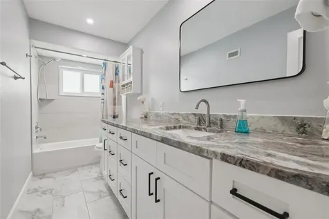 1004 Peninsula Avenue Tarpon Springs FL 34689
