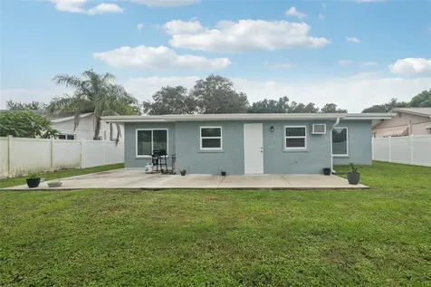 1004 Peninsula Avenue Tarpon Springs FL 34689