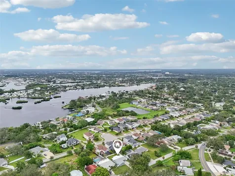 1004 Peninsula Avenue Tarpon Springs FL 34689