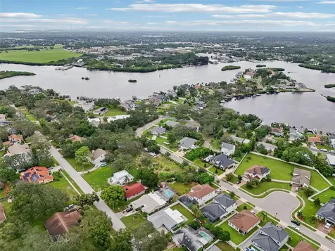 1004 Peninsula Avenue Tarpon Springs FL 34689