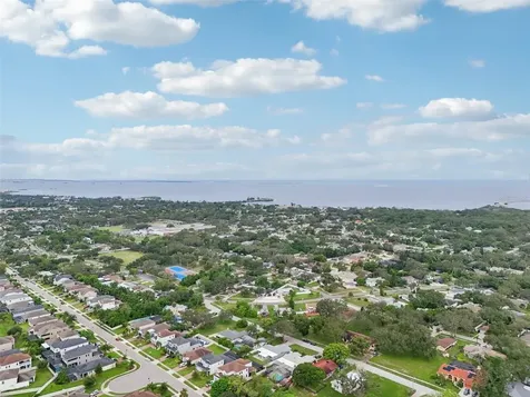 1004 Peninsula Avenue Tarpon Springs FL 34689