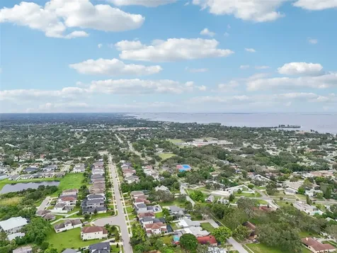 1004 Peninsula Avenue Tarpon Springs FL 34689