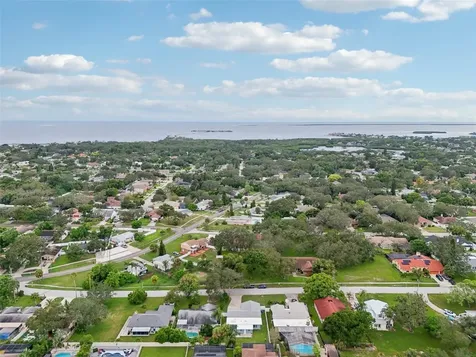1004 Peninsula Avenue Tarpon Springs FL 34689