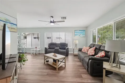 1004 Peninsula Avenue Tarpon Springs FL 34689