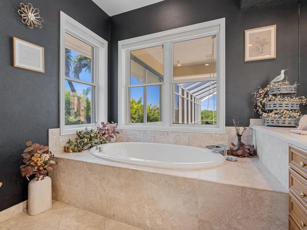 5800 Tidewood Avenue Sarasota FL 34231